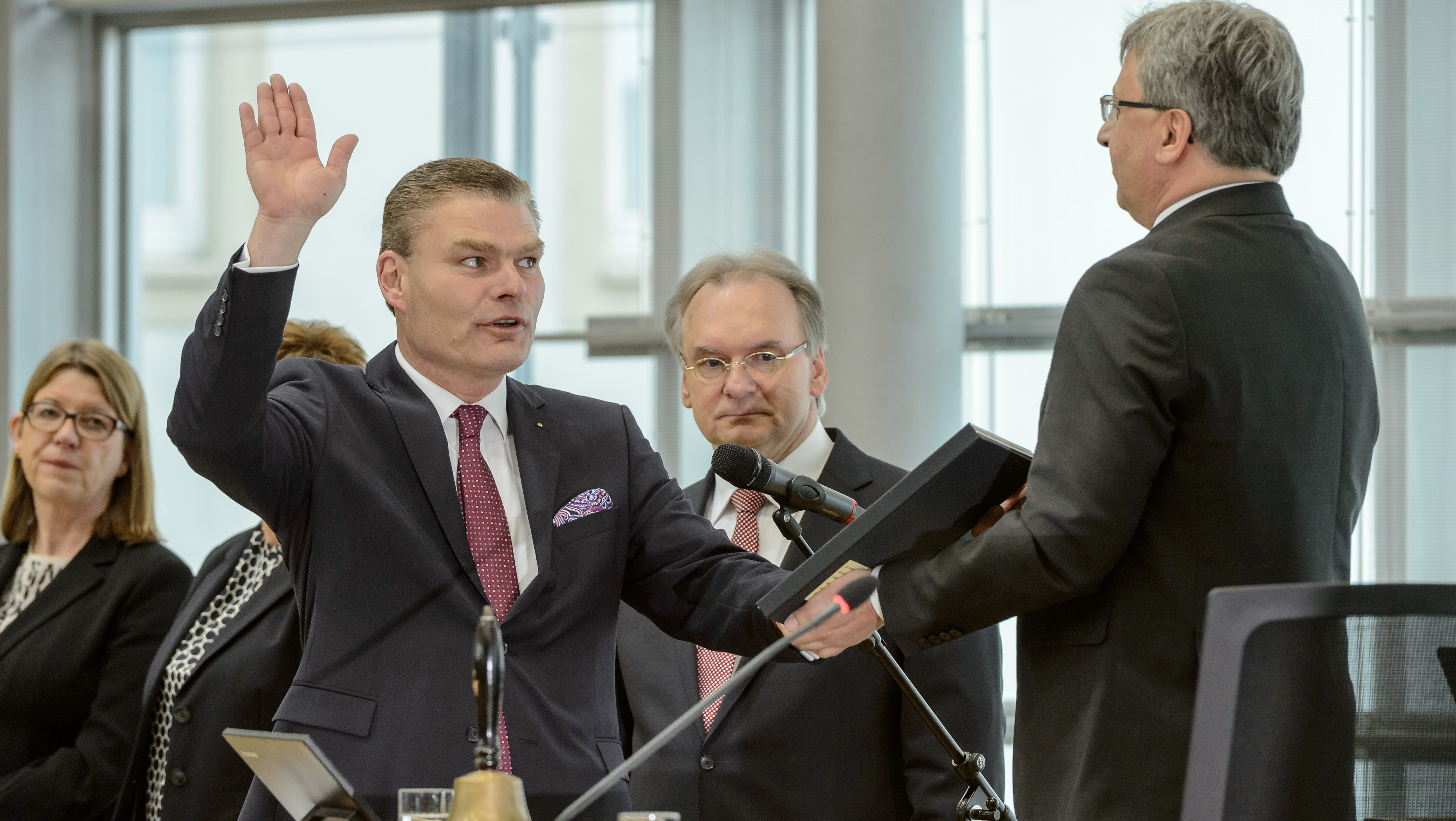 Landtag Sachsen Anhalt Neues Kabinett Mit Acht Ministerien