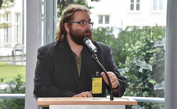 Dominik Schütze am Rednerpult