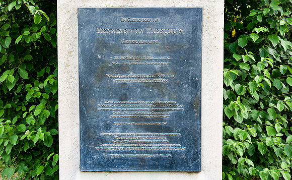 Mit einer Stele wird an den in Magdeburg geborenen Henning von Tresckow erinnert, der sich im militärischen Widerstand engagiert hatte.