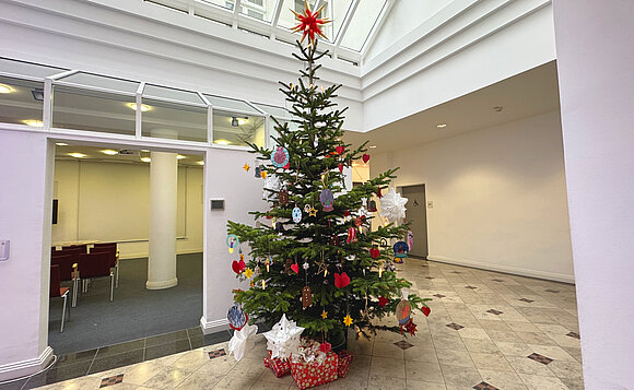 Geschmückter Weihnachtsbaum.