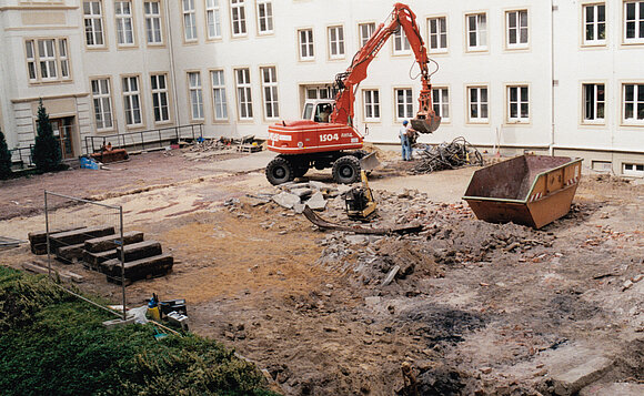 ltlsa Während der Neugestaltung des Innenhofs des Landtags von Sachsen-Anhalt.