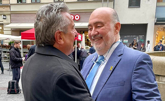 Herzliche Begrüßung von Landtagspräsident Dr. Gunnar Schellenberger (l.) mit dem israelischen Botschafter in Deutschland, Ron Prosor.